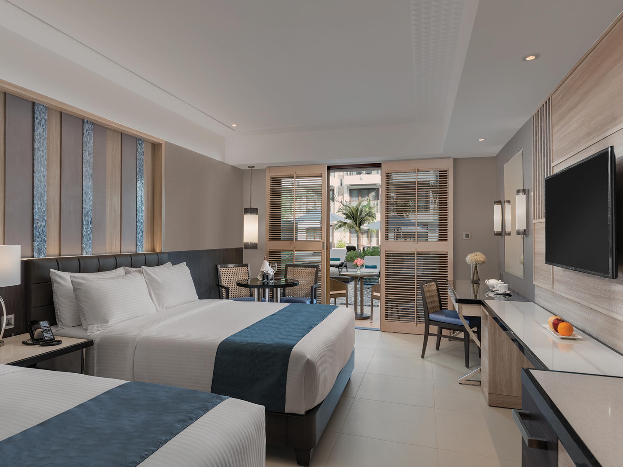 Henann Palm Beach Resort Balabag  Экстерьер фото Deluxe Room