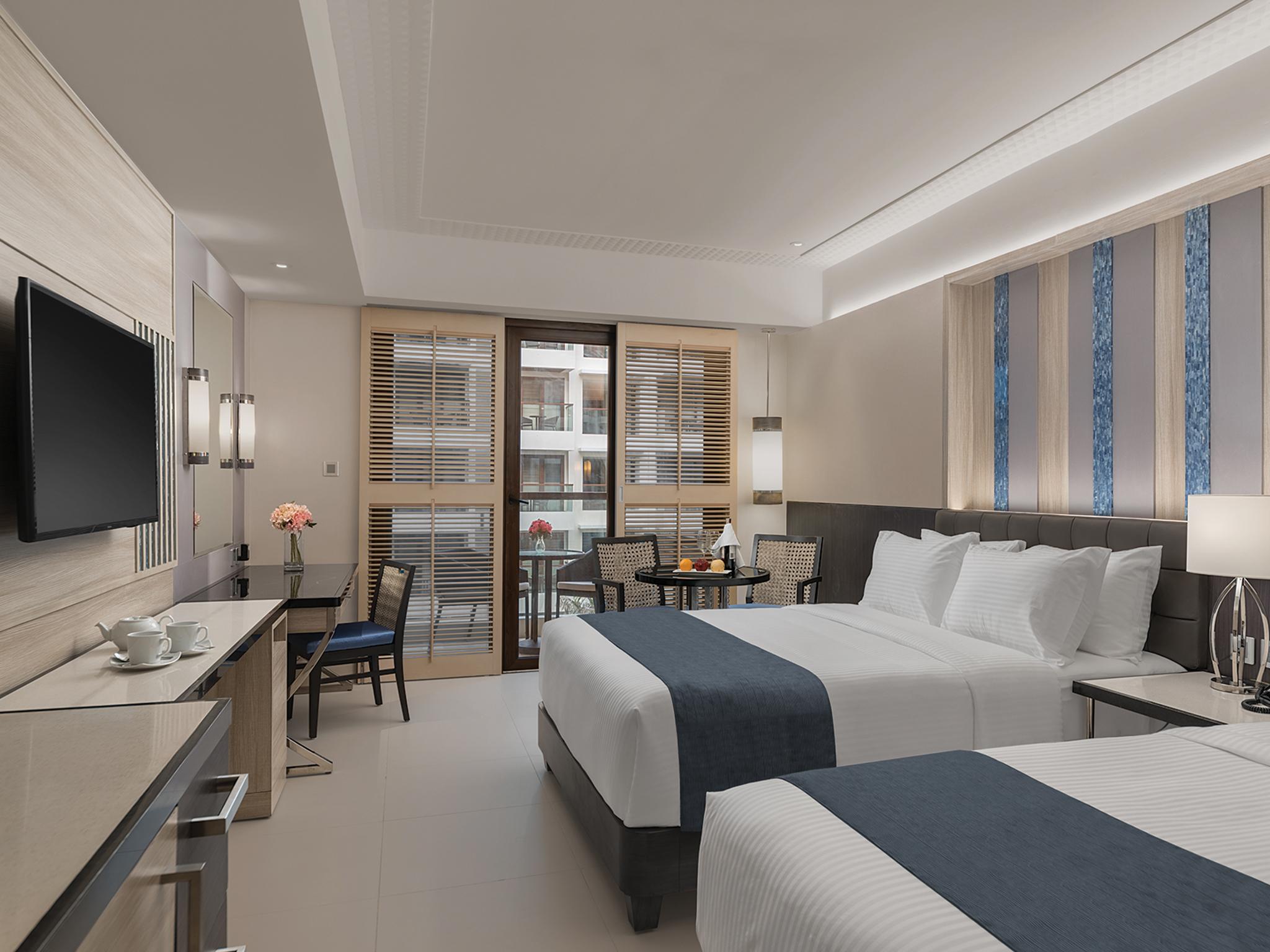 Henann Palm Beach Resort Balabag  Экстерьер фото