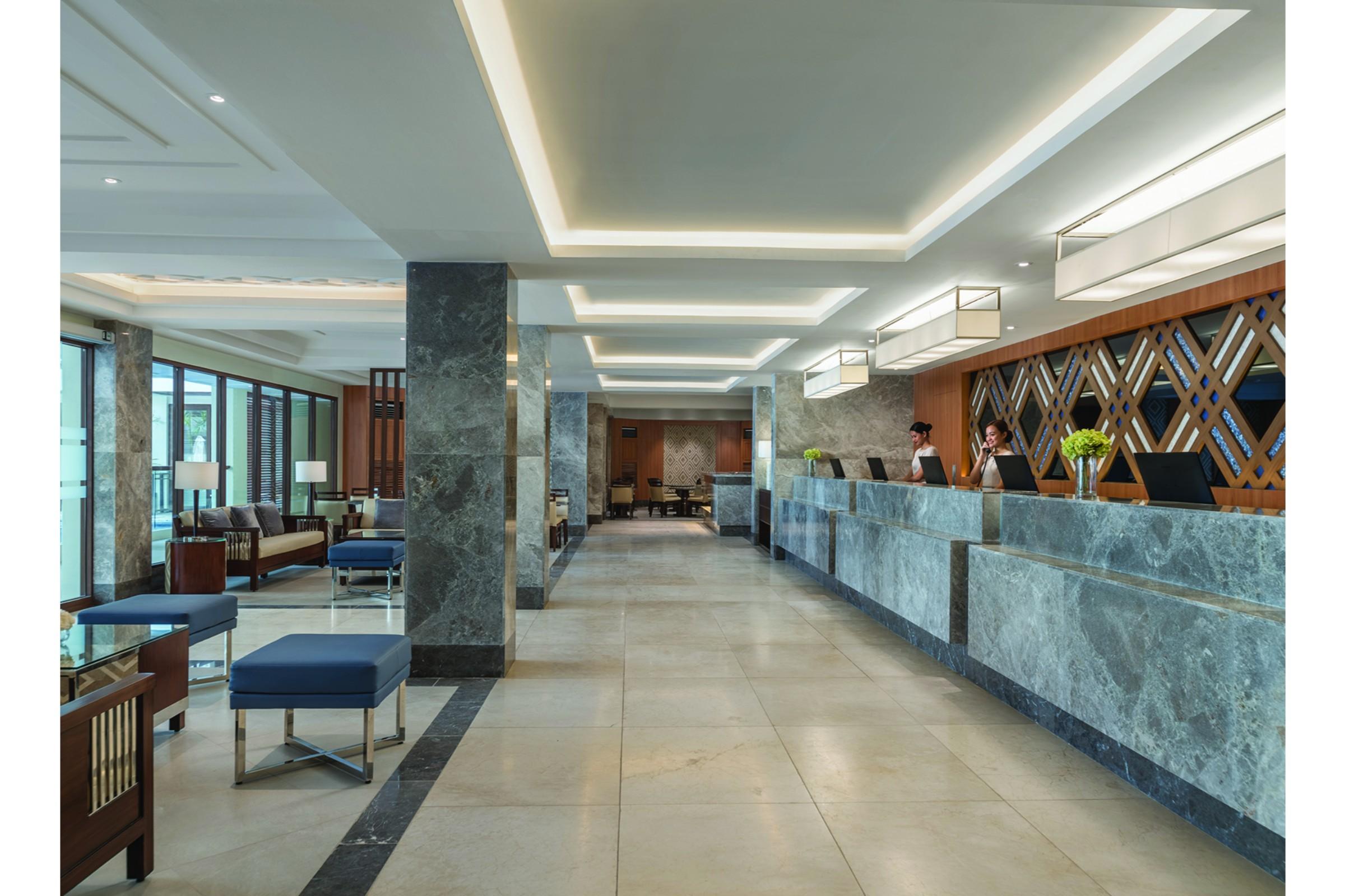 Henann Palm Beach Resort Balabag  Экстерьер фото The lobby of the hotel