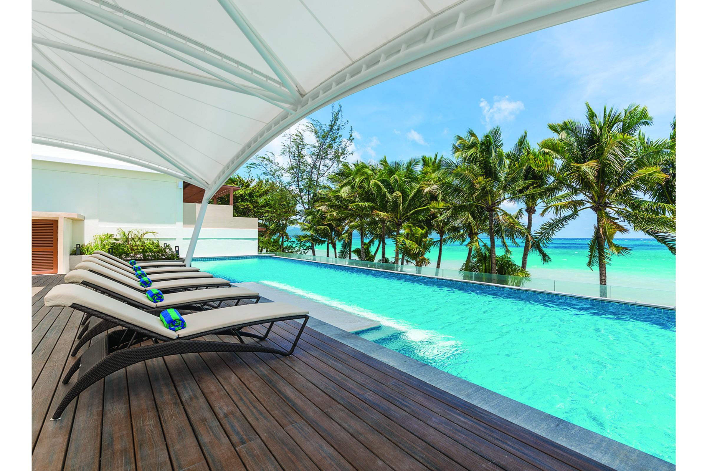 Henann Palm Beach Resort Balabag  Экстерьер фото The swimming pool at the resort