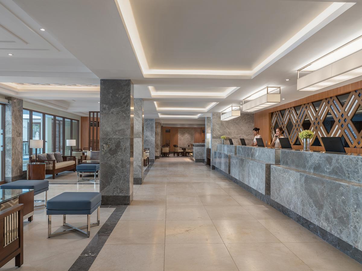 Henann Palm Beach Resort Balabag  Экстерьер фото The lobby of the hotel