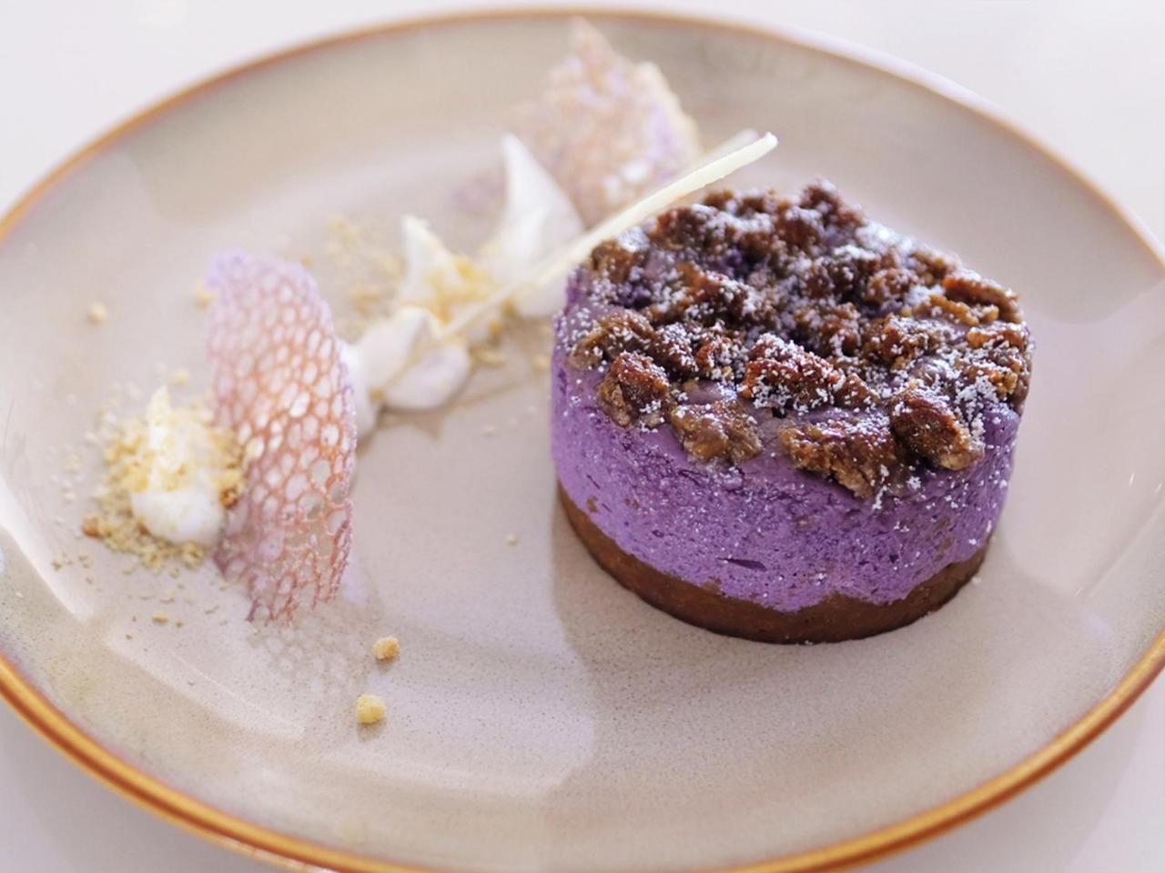 Henann Palm Beach Resort Balabag  Экстерьер фото Ube roll