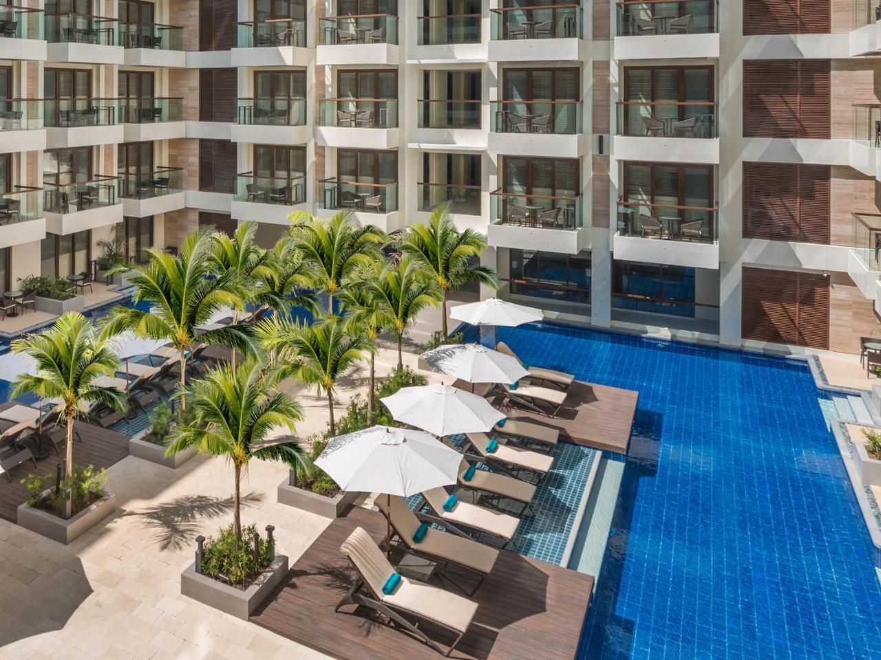 Henann Palm Beach Resort Balabag  Экстерьер фото The swimming pool at the hotel